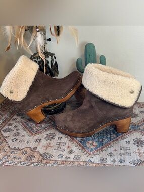 UGG Lynnea Brown Suede Leather Shearling Cuff Fold Over Clog Boots